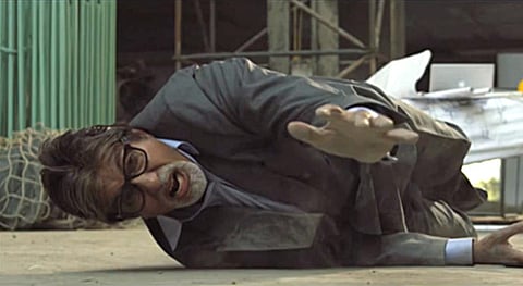 Amitabh Bachchan ‘dull’ in ‘Yudh’, says Juhi Chawla