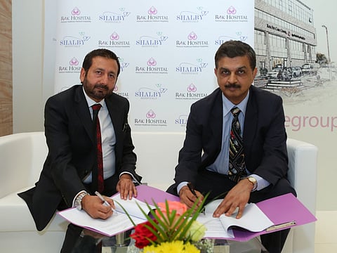 The 10-minute knee replacement surgery in the UAE