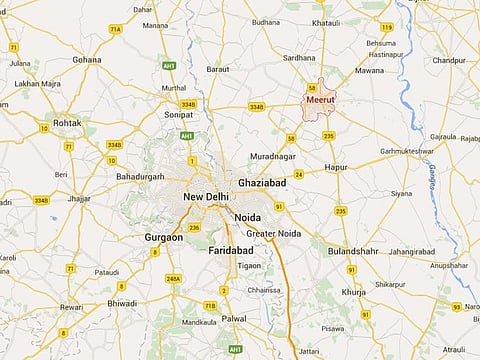 In a video of the incident that has gone viral, around 20 people can be seen beating the man who died