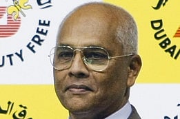 Sholaan carries Selvaratnam’s hopes of final day victory