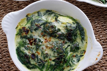 Spinach with bechamel and eggs