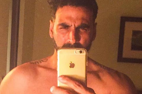 Akshay Kumar goes shirtless for selfie debut