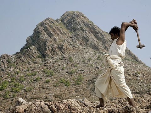 Review: ‘Manjhi — The Mountain Man’