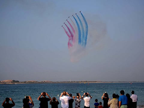 UK Red Arrows give spectacle of a lifetime for people