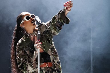 Review: Rihanna brings upbeat show to Abu Dhabi