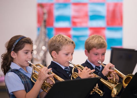 The UK government ordered all primary schools in London to remain closed for the start of the new term next week in an attempt to rein in a jump in hospitalizations resulting from the mutant strain of the coronavirus.