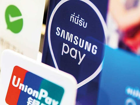 Samsung already offers “Samsung Pay” service that has now completed five years. After witnessing the success of Apple credit card, Samsung is now working on its own physical and virtual smart debit cards that will allow customers to buy things online as well as in retail stores.