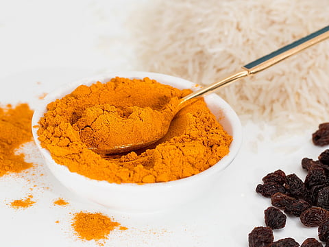 The risk of liver injury does not appear to relate to Curcuma longa (turmeric) when consumed in typical dietary amounts as a food.