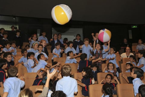 Fun science show captivates students in Sharjah