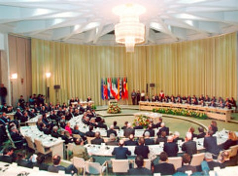 February 7, 1992: Europe signs Maastricht Treaty