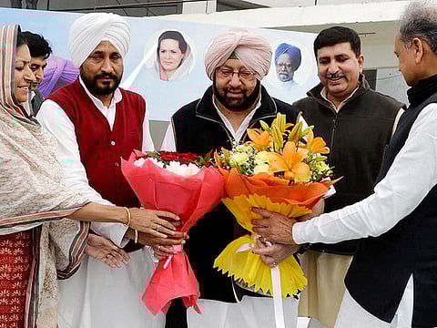 Captain Amarinder Singh (centre)