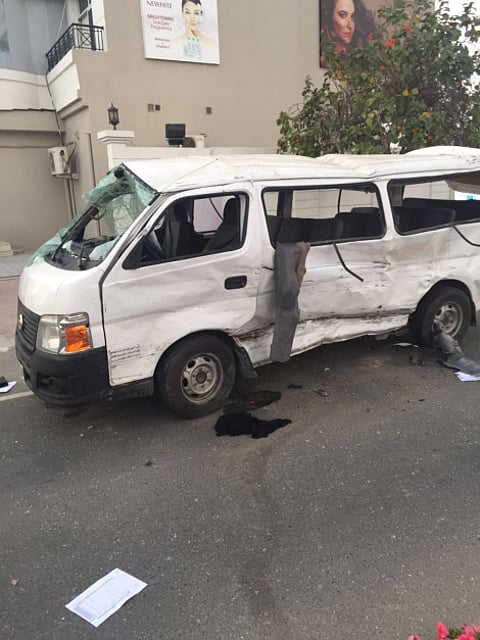 One killed in minibus traffic accident in Dubai