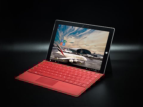 Emirates loans tablets amid electronics ban by US