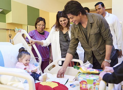 Shah Rukh Khan visits children hospital in Dubai