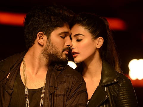Allu Arjun and Pooja Hegde get romantic in ‘DJ’