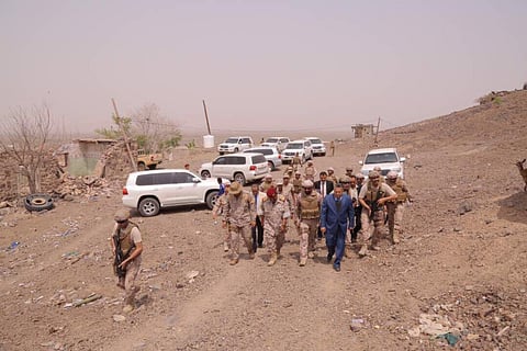 Yemen PM visits battlefields, urges rebels to surrender