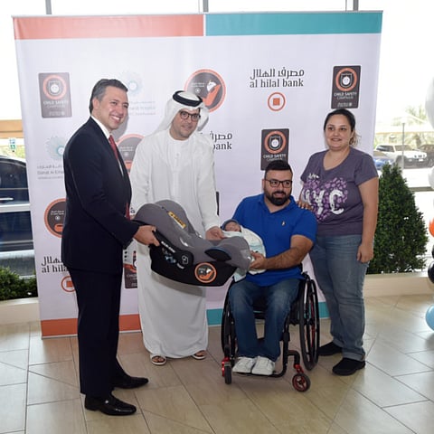 Parents get free car seats during child safety drive