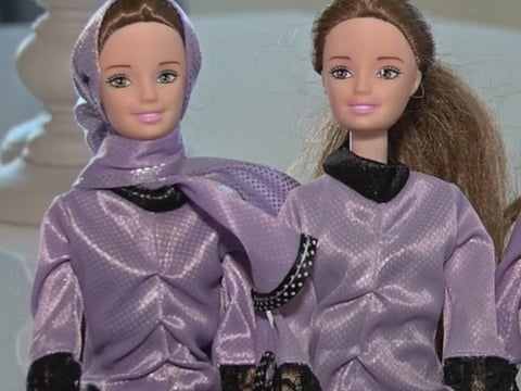 Barbie-like doll recites Quran verses