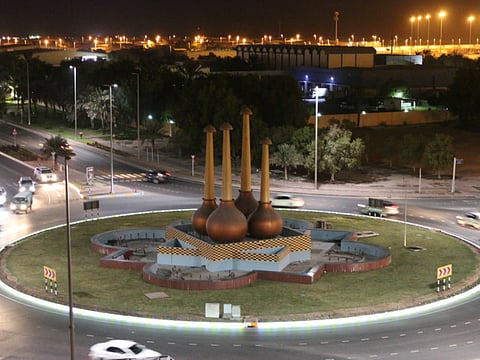 Illuminated kerbstones replace concrete blocks in Al Mina