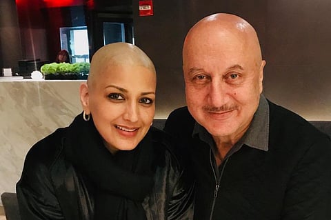 Anupam Kher bonds with Sonali Bendre in New York
