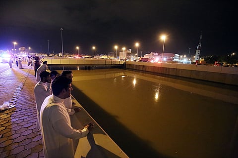 Residents gather near a flooded underpass in al-Mangaf district, south of Kuwait City, early in the morning on November 10, 2018. / AFP / Yasser Al-Zayyat