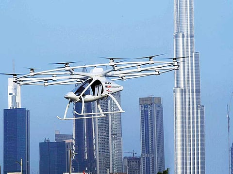 Maiden flight of the world’s first flying taxi in Dubai, the Autonomous Air Taxi (AAT). It’s a vehicle that will be used for the world’s first self-flying taxi service set to be introduced by Dubai’s Road and Transport Authority. The two-seater AAT, capable of transporting people without human intervention or a pilot, has been built by Volocopter, a Germany-based specialist manufacturer of autonomous aerial vehicles. The test flight was held in September 2017.