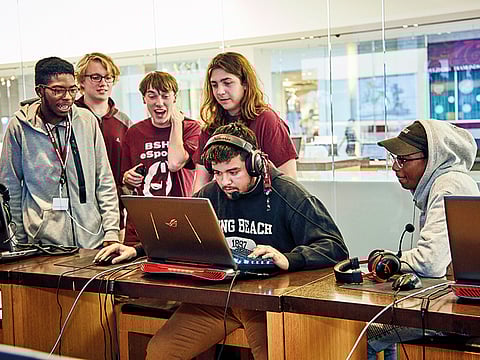 The Telecommunications Regulatory Authority of the UAE announced the availability of five applications that residents can have access to from their home networks.