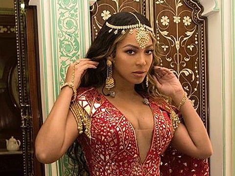 Beyonce' shared her outfit in Instagram