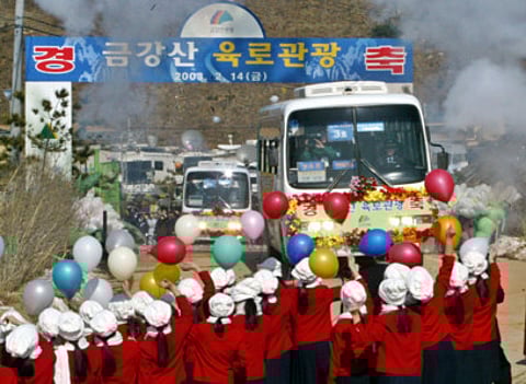 February 14, 2003: Inter-Korean overland route opens