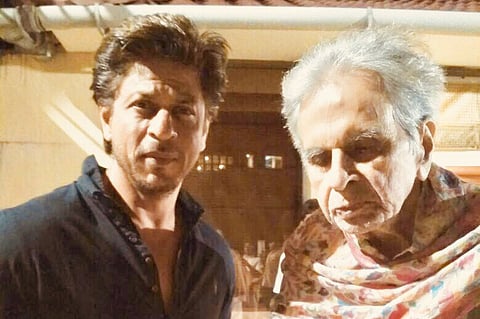 Shah Rukh Khan visits Dilip Kumar