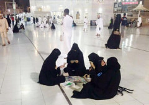 Picture of women playing board game at Makkah mosque goes viral