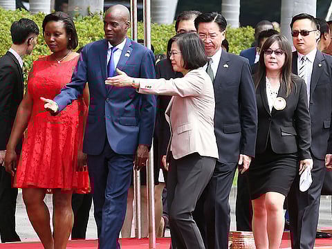 Haiti President Jovenel Moise (3rd L) and his wife Martine Marie Etienne Joseph (2nd L) walks with Taiwan President Tsai Ing-wen (C) in Taipei on May 29, 2018.
