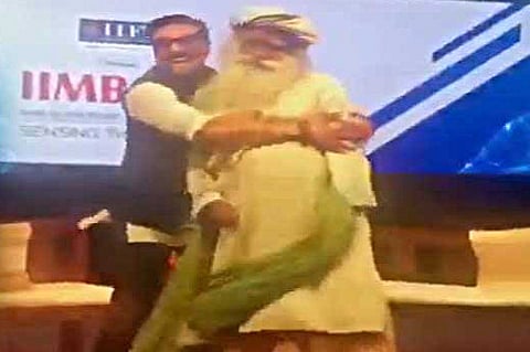 Ranveer Singh shares ‘happy dance’ with Sadhguru