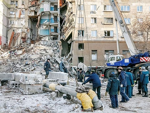 Russian Emergencies Ministry members work at the site of a partially collapsed apartment block in Magnitogorsk, Russia January 1, 2019. Pi