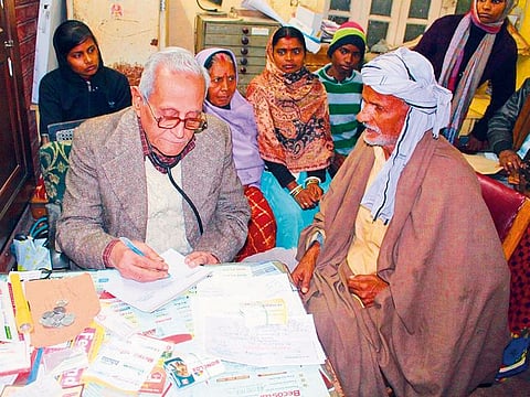 Dr Shyama Prasad Mukherjee treating patients at his clinic in Ranchi. He has kept his fee of Rs5 for 53 years.