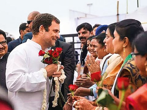 Rahul Gandhi being received at a convention of farmers in Naya Raipur, Chhattisgarh.