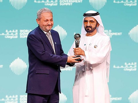 Shaikh Mohammad presents Best Minister Award to Dr Ferozuddin Feroz, Public Health Minister, Government of Islamic Republic of Afghanistan.