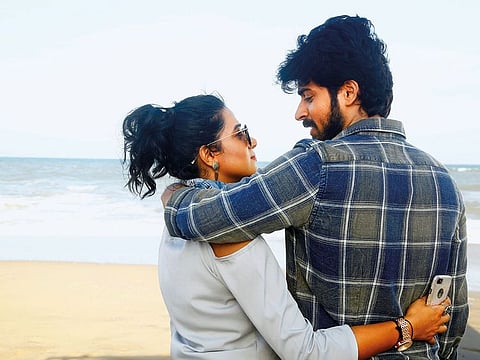 Shilpa Manjunath and Harish Kalyan in ‘Ispade Rajavum Idhaya Raniyum’.