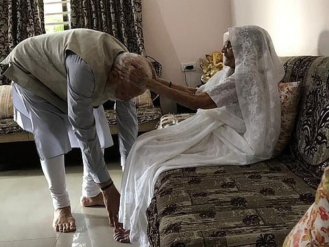 Indian PM meets mother, tweeps question: Why the cameras?