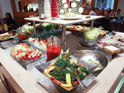 The new rule is applicable to restaurants, cafeterias and cafes with more than 5 branches from November.