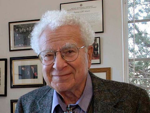 Murray Gell-Mann, winner of the 1969 Nobel Prize for physics, in 2003