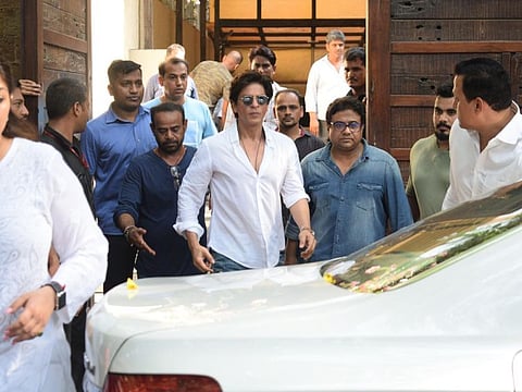 Mumbai: Actor Shah Rukh Khan arrives to pay tributes to Bollywood\'s veteran action director Veeru Devgan, who passed away, at the Devgan residence in Mumbai on May 27, 2019. (Photo: IANS)