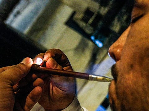 A man smoking medwakh.