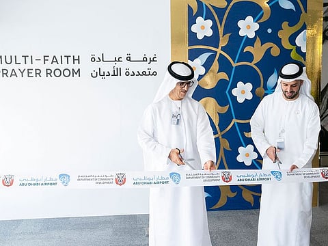 In celebration of the UAE’s Year of Tolerance, and in collaboration with Abu Dhabi Airports, the Department of Community Development (DCD) in Abu Dhabi has officially inaugurated the first multi-faith prayer room at Abu Dhabi International Airport (AUH).