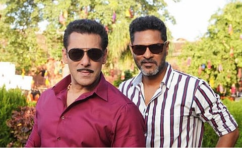 beingsalmankhan
Verified
Chulbul Pandey coming to you on 20th Dec in hindi, kannada, tamil and telugu! #Dabangg3 @arbaazkhanofficial @aslisona @saieemmanjrekar @prabhudheva @kichchasudeepa @nikhildwivedi25 @skfilmsofficial @saffron_bm @kjr_studios @sureshproductions #GlobalCinemasLLP #AdityaChowksey