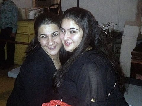 A much-younger Sara with her mother Amrita Singh