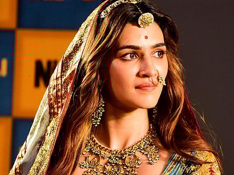 Indian Bollywood actress Kriti Sanon looks on at the press conference during the trailer launch of the upcoming reincarnation comedy Hindi film "Housefull 4" in Mumbai on September 27, 2019. / AFP / Sujit Jaiswal