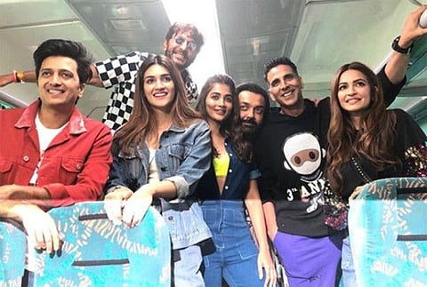 akshaykumar
Verified
It’s a HouseFull of smiles as the #Housefull4Express journey kickstarts ߚ? #HouseFull4 @riteishd @iambobbydeol @kritisanon @hegdepooja @kriti.kharbanda @chunkypanday