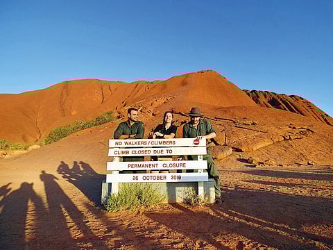■Rangers with signage marking a ban on climbing Uluru.