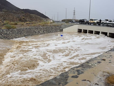 Rainfall averaged between moderate and heavy affected Fujairah, Khorfakkan, Kalba and the eastern coast cities, resulting in rushing water in the valleys and plateaus, and flooding on roads and low-lying areas.
Light winds accompanied by lightning and thunder blew, and temperatures were significantly lower than normal while the sky remains overcast.
Residents of the areas affected by rain took to the mountainous areas, valleys and waterfalls to enjoy the weather.
WAM
